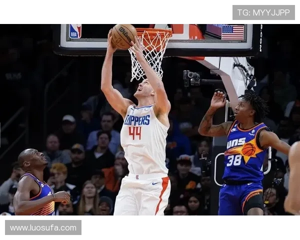 洛杉矶快船迎战劲旅全力冲击胜利揭示球队赛季关键转折 洛杉矶快船迎战劲旅全力冲击胜利揭示球队赛季关键转折