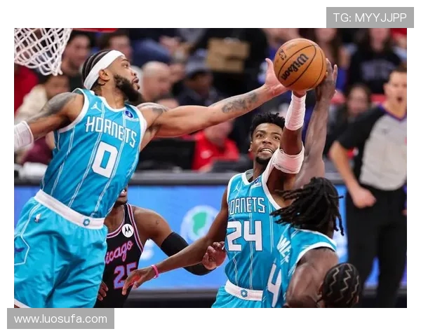 1992年公牛队与黄蜂队对决回顾:经典比赛瞬间与球星表现分析 1992年公牛队与黄蜂队对决回顾:经典比赛瞬间与球星表现分析