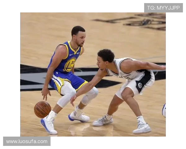 勇士与马刺激战四月二十日季后赛回顾精彩瞬间与关键时刻分析