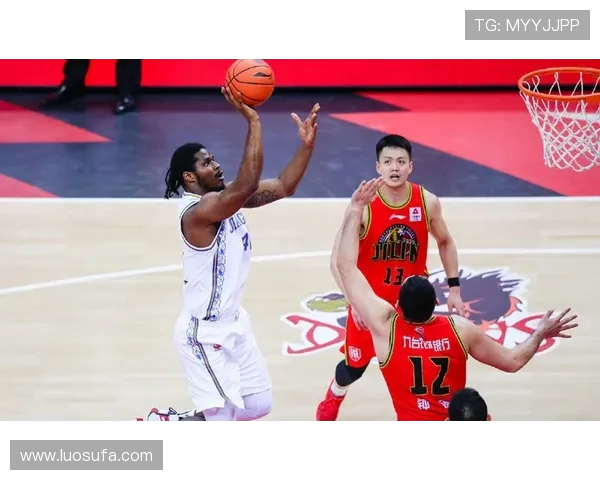 奇才与凯尔特人激战正酣比分悬念不断引发球迷热议 奇才与凯尔特人激战正酣比分悬念不断引发球迷热议